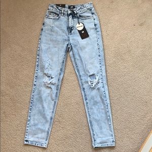 Light wash mom jeans